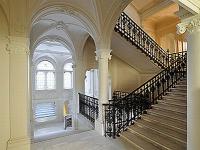 Ozdobna klatka schodowa -Hotel Nemzeti Budapest MGallery w sercu Budapesztu, na Wielkim Bulwarze Ozdobna klatka schodowa -Hotel Nemzeti Budapest MGallery w sercu Budapesztu, na Wielkim Bulwarze